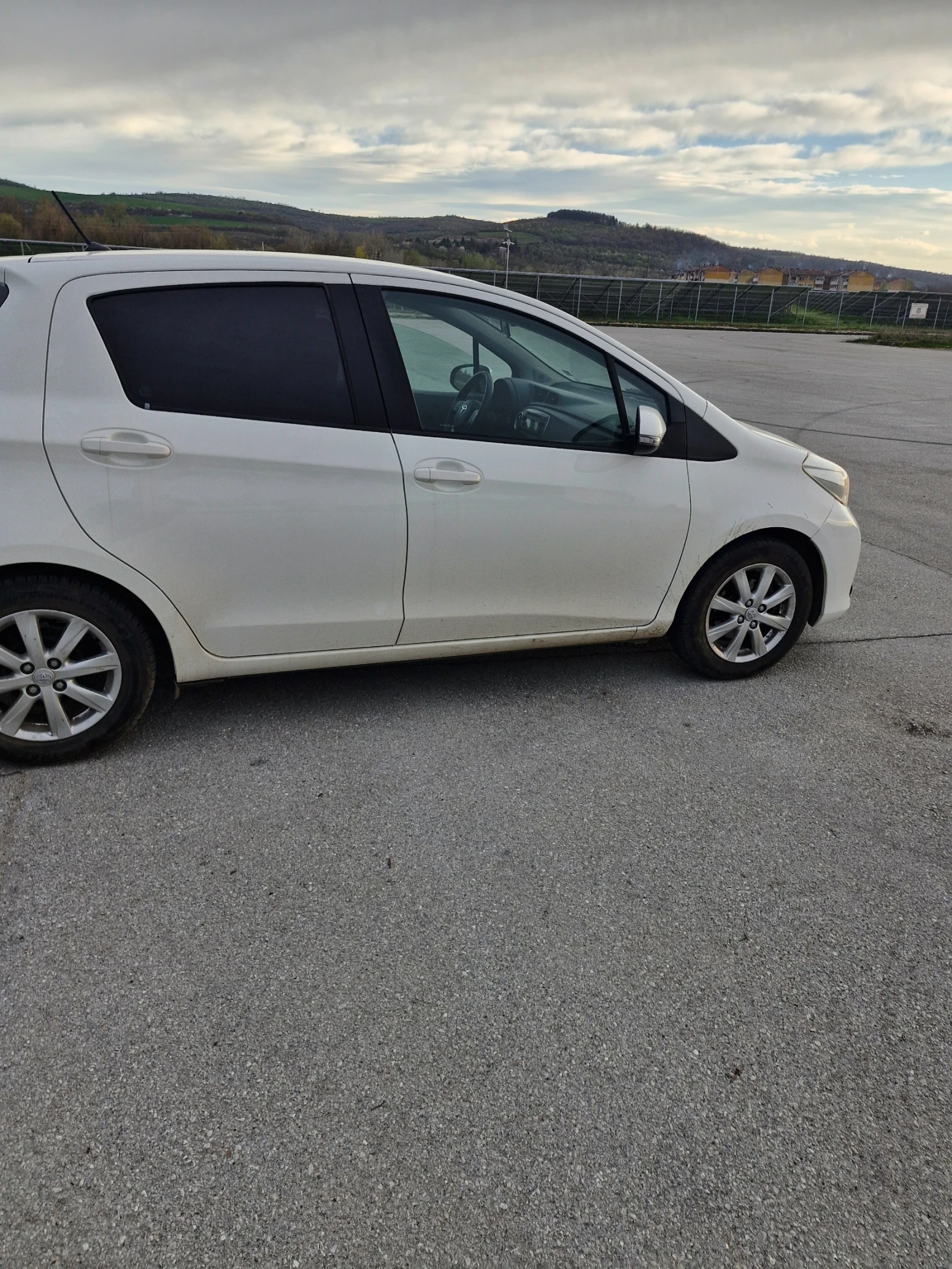 Toyota Yaris, снимка 4 - Автомобили и джипове - 54128323