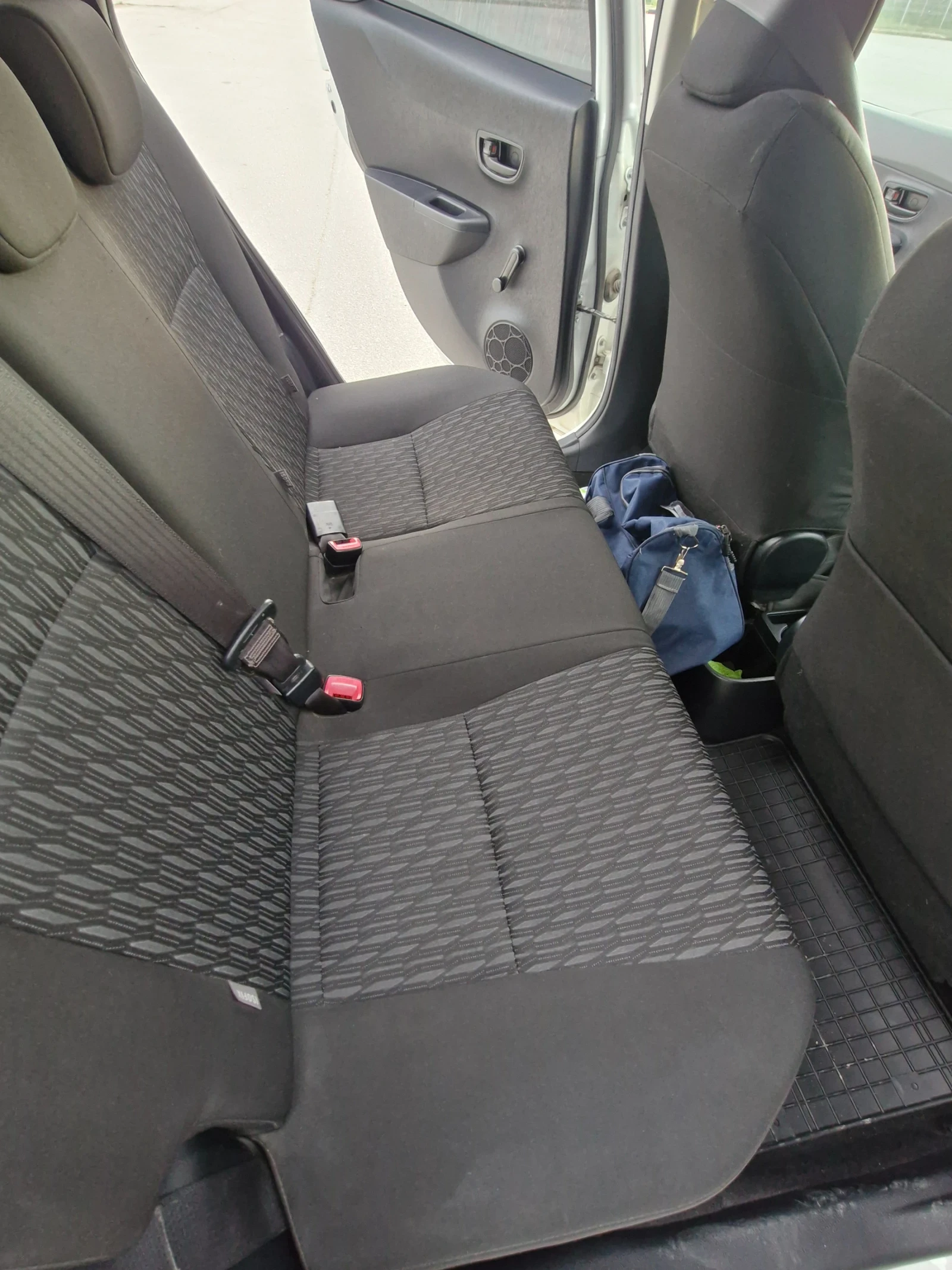 Toyota Yaris, снимка 11 - Автомобили и джипове - 54128323