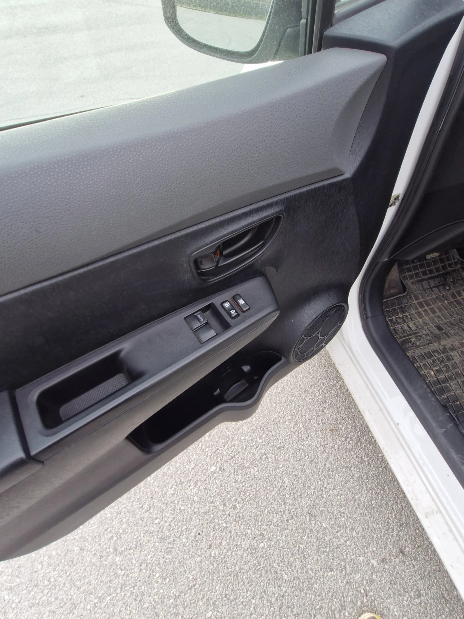 Toyota Yaris, снимка 13 - Автомобили и джипове - 54128323