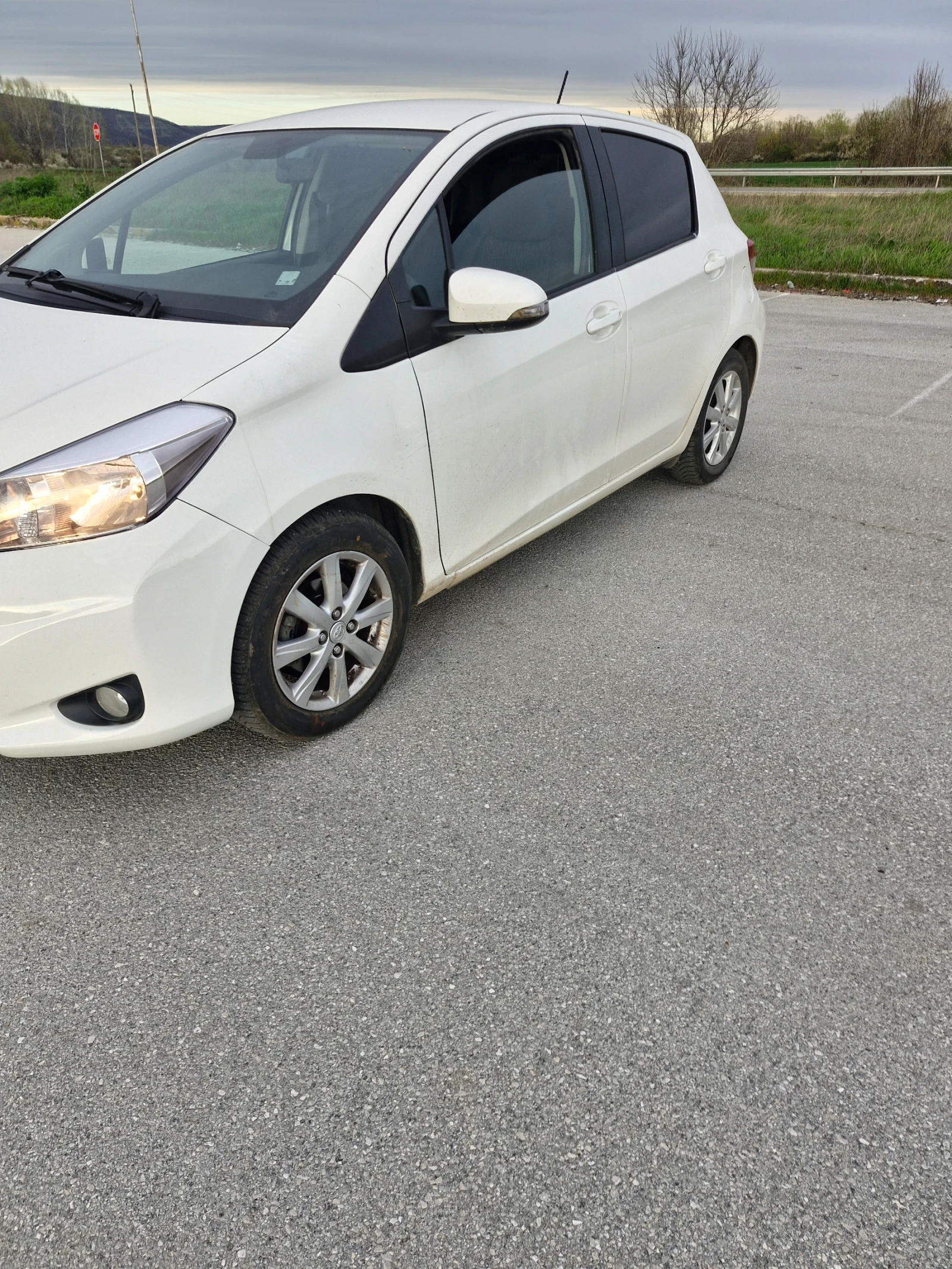 Toyota Yaris, снимка 3 - Автомобили и джипове - 54128323