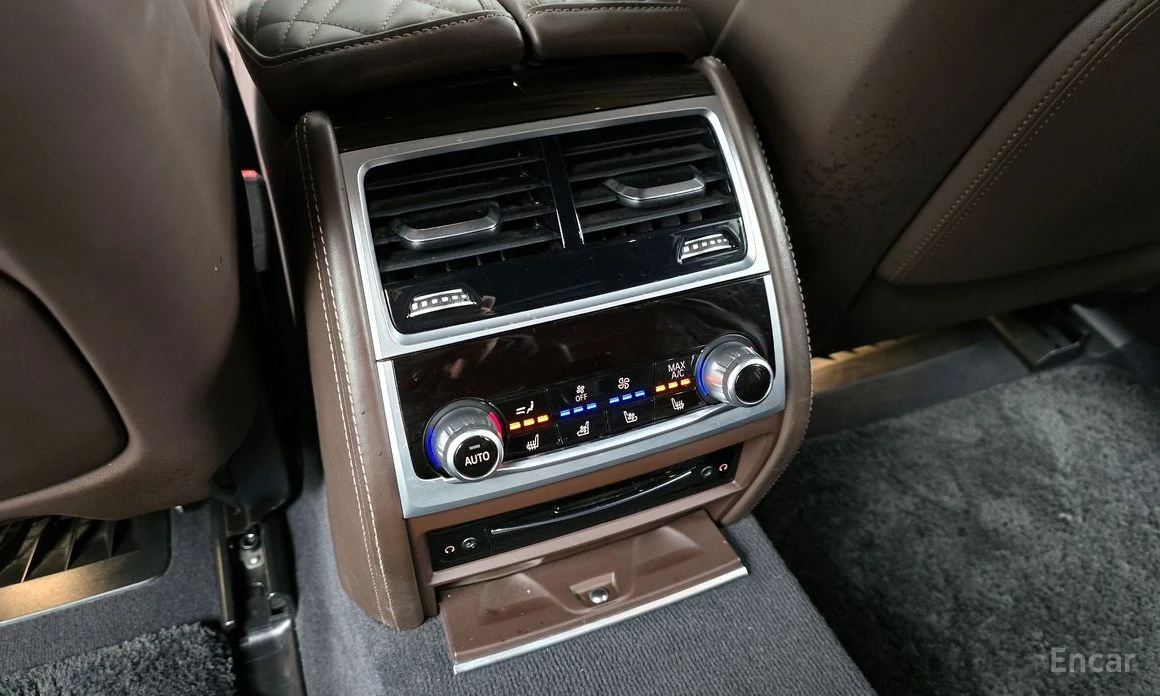 BMW 740 Li* PURE EXCELLENCE* HARMAN* 360 CAM* HEAD-UP* TV*, снимка 17 - Автомобили и джипове - 54153362