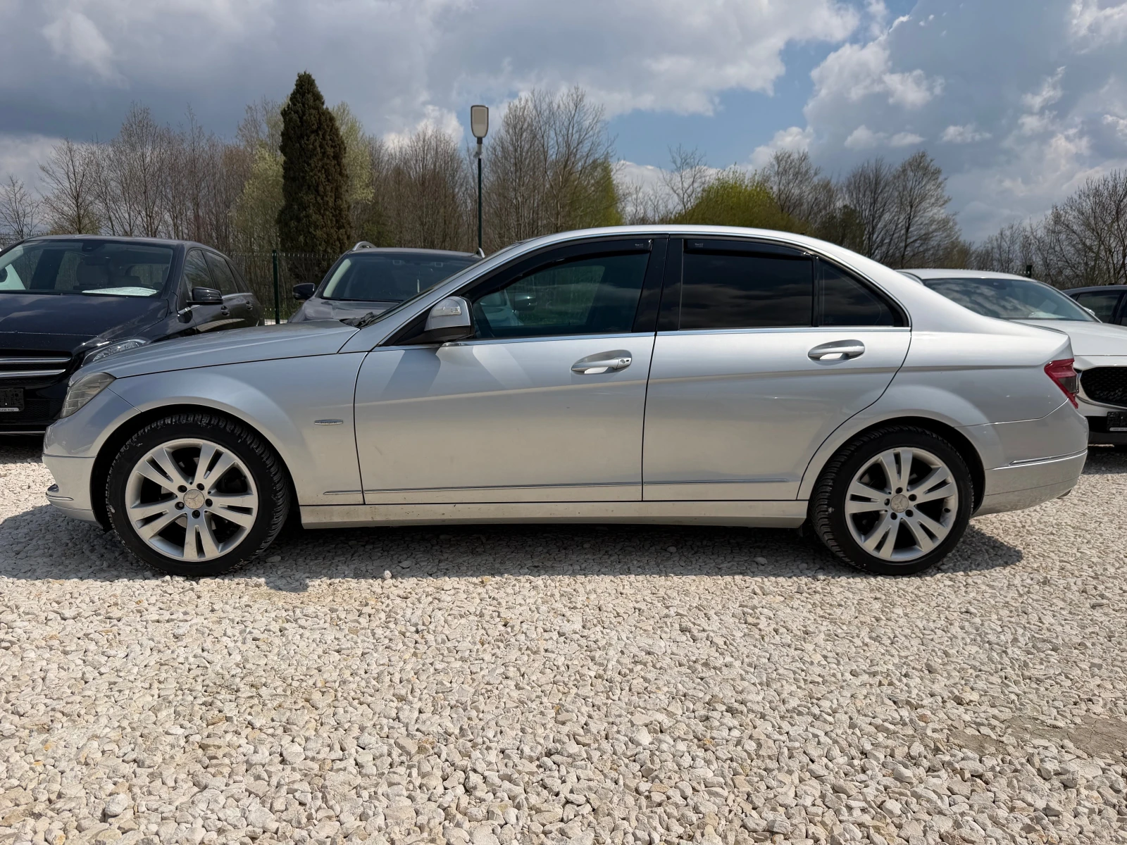 Mercedes-Benz C 220 ВСИЧКО ПЛАТЕНО ОБСЛУЖЕН , снимка 7 - Автомобили и джипове - 54249779