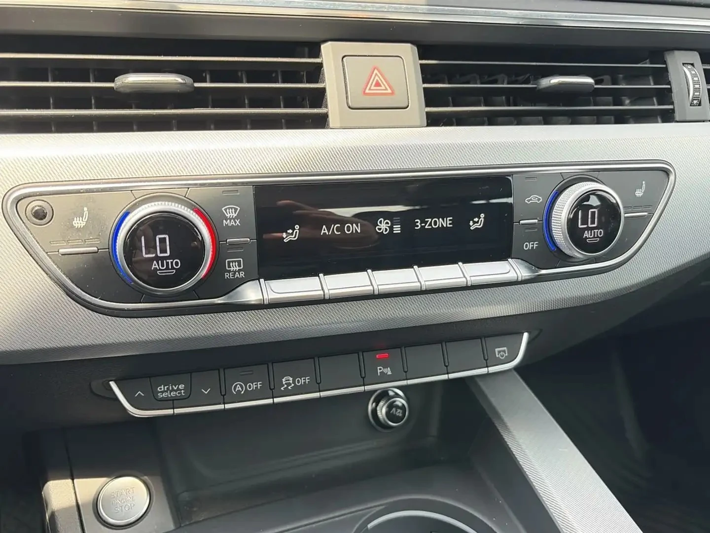 Audi A4 Progressiv* KEYLESS* АвтоКредит* (ЦЕНА ДО БГ), снимка 12 - Автомобили и джипове - 54585115