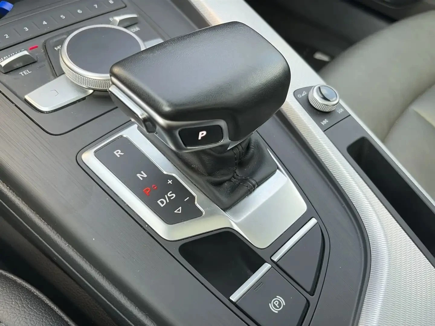 Audi A4 Progressiv* KEYLESS* АвтоКредит* (ЦЕНА ДО БГ), снимка 13 - Автомобили и джипове - 54585115