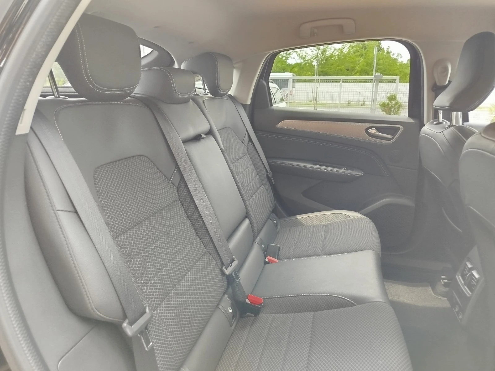 Renault Arkana 1.3 TCe / 140 к.с/ EDC, снимка 16 - Автомобили и джипове - 54943568