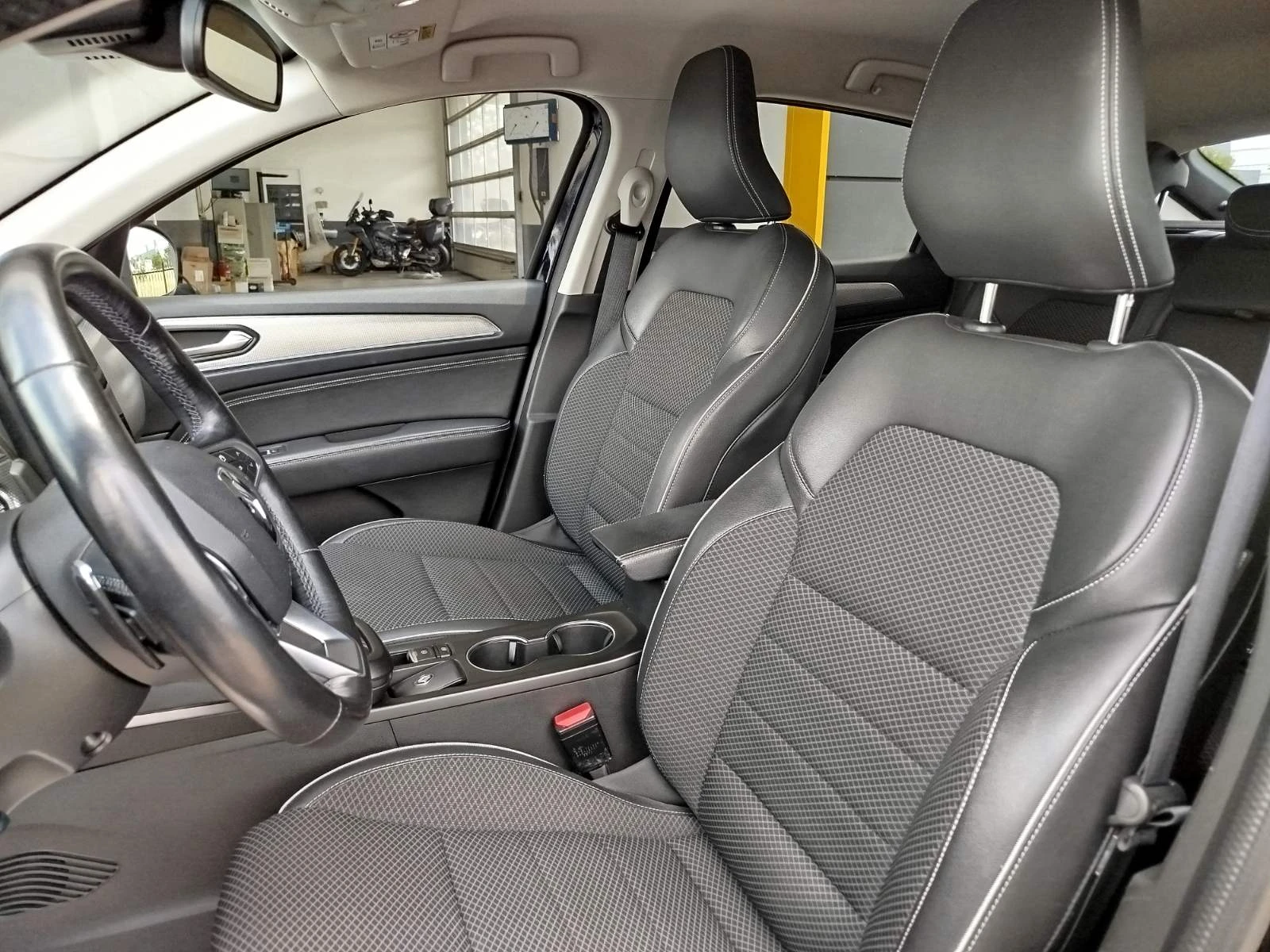 Renault Arkana 1.3 TCe / 140 к.с/ EDC, снимка 10 - Автомобили и джипове - 54943568