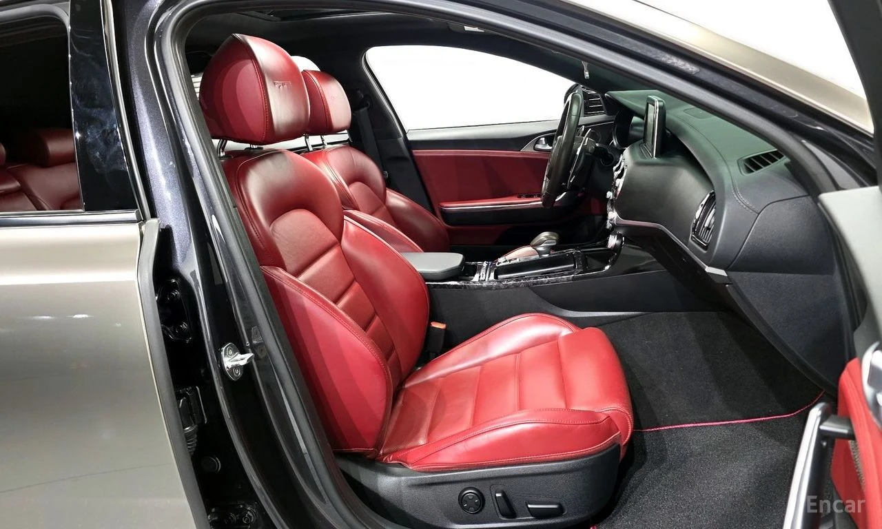 Kia Stinger 3.3* GT* AWD* ПОДГРЕВ* ОБДУХВАНЕ* 360КАМЕРА* , снимка 14 - Автомобили и джипове - 54981228