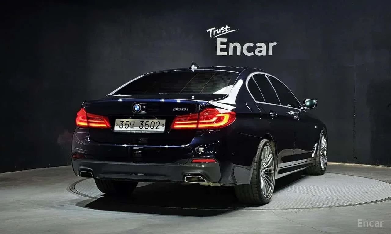 BMW 530 i M-PАCK| HUD| HAR/KAR| , снимка 2 - Автомобили и джипове - 56311402