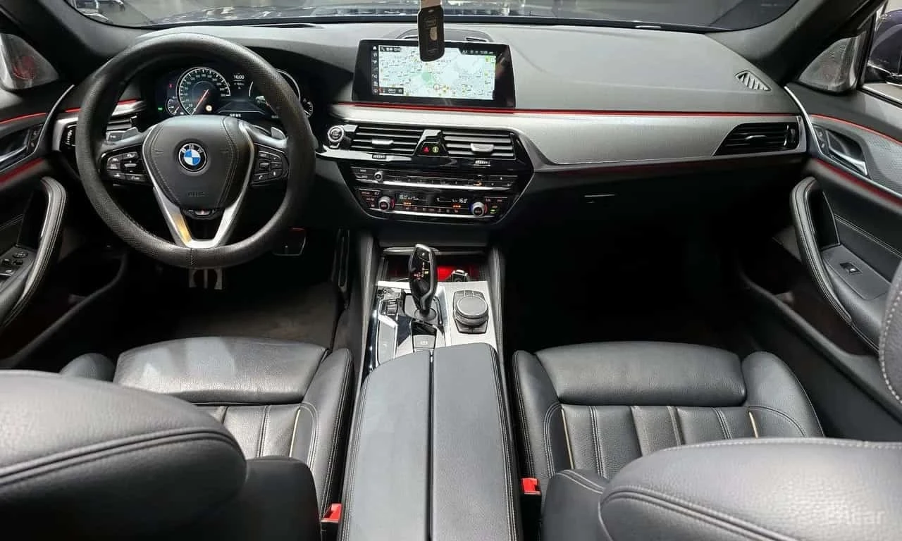 BMW 530 i M-PАCK| HUD| HAR/KAR| , снимка 7 - Автомобили и джипове - 56311402