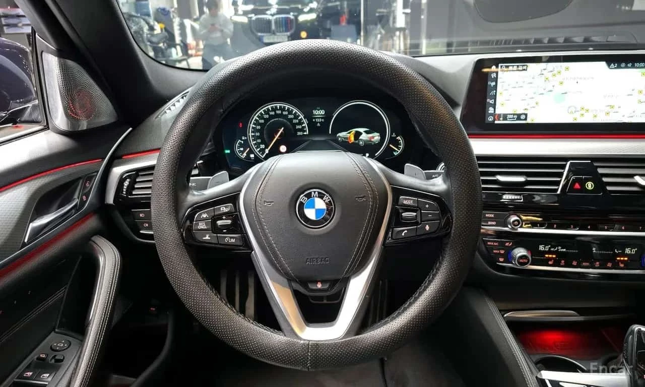 BMW 530 i M-PАCK| HUD| HAR/KAR| , снимка 14 - Автомобили и джипове - 56311402