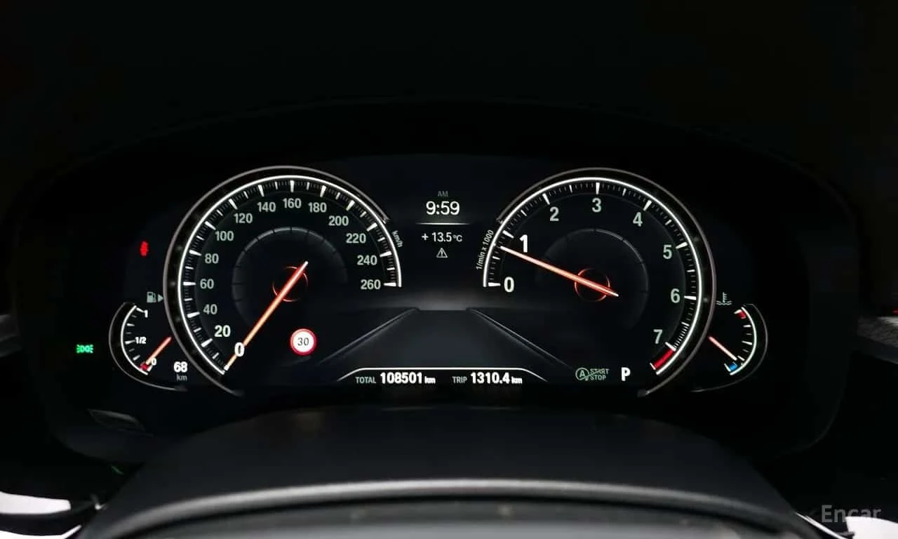 BMW 530 i M-PАCK| HUD| HAR/KAR| , снимка 8 - Автомобили и джипове - 56311402