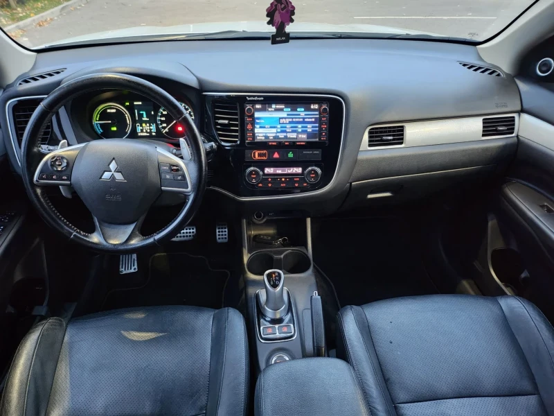 Mitsubishi Outlander 2.0PHEV-4х4-автомат, снимка 6 - Автомобили и джипове - 47825456