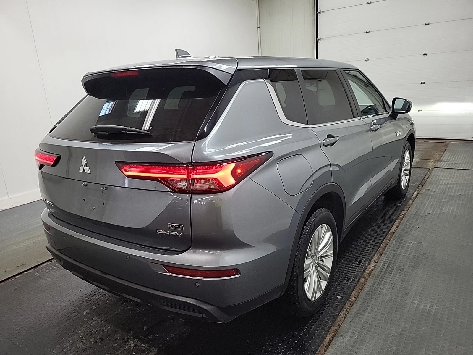 Mitsubishi Outlander PHEV ES HYBRID * * CARFAX * * АВТО КРЕДИТ * * , снимка 3 - Автомобили и джипове - 53728787