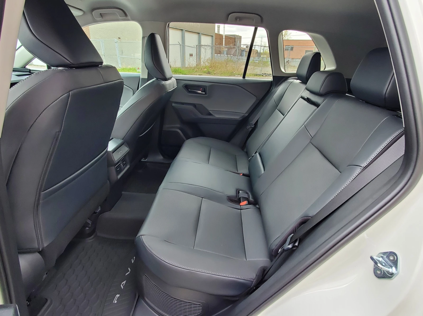 Toyota Rav4 AWD * CARFAX * АВТО КРЕДИТ * , снимка 11 - Автомобили и джипове - 54767070