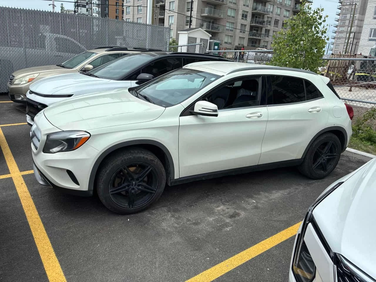 Mercedes-Benz GLA 250 4MATIC/ВТОРИ ГУМИ И ДЖАНТИ/ПОДГРЕВИ, снимка 3 - Автомобили и джипове - 55226324