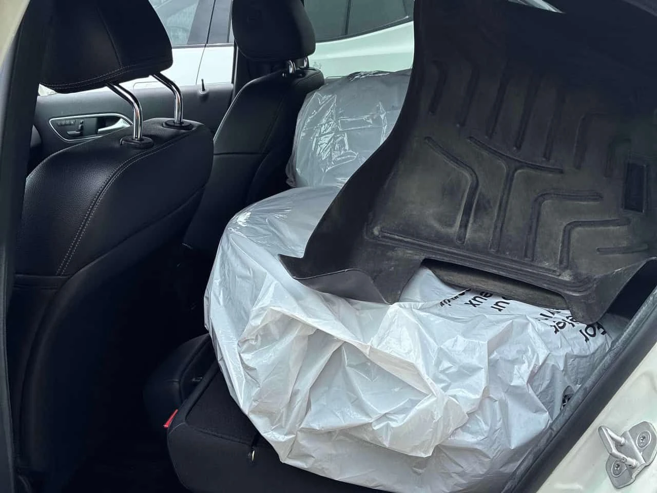 Mercedes-Benz GLA 250 4MATIC/ВТОРИ ГУМИ И ДЖАНТИ/ПОДГРЕВИ, снимка 13 - Автомобили и джипове - 55226324