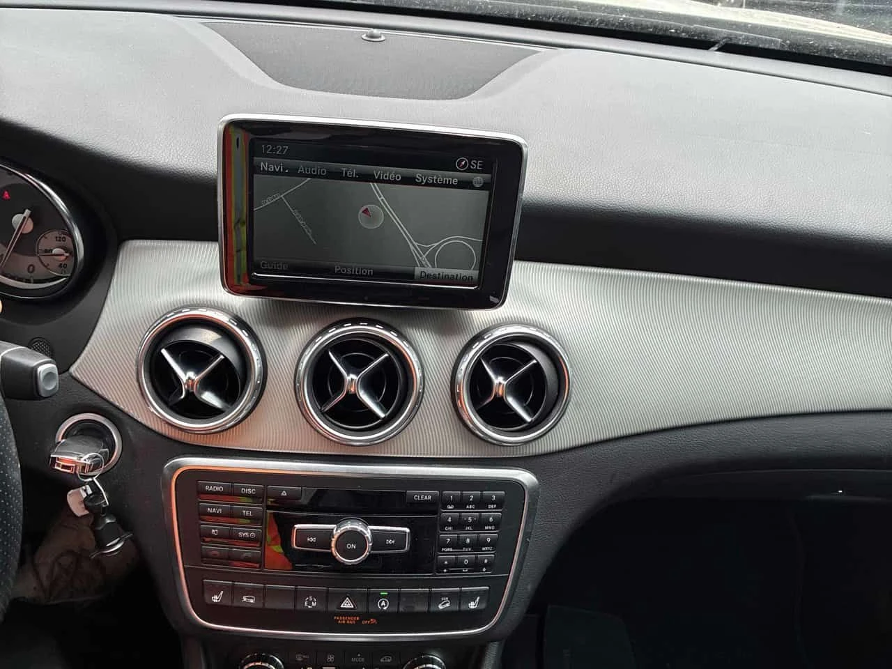 Mercedes-Benz GLA 250 4MATIC/ВТОРИ ГУМИ И ДЖАНТИ/ПОДГРЕВИ, снимка 9 - Автомобили и джипове - 55226324