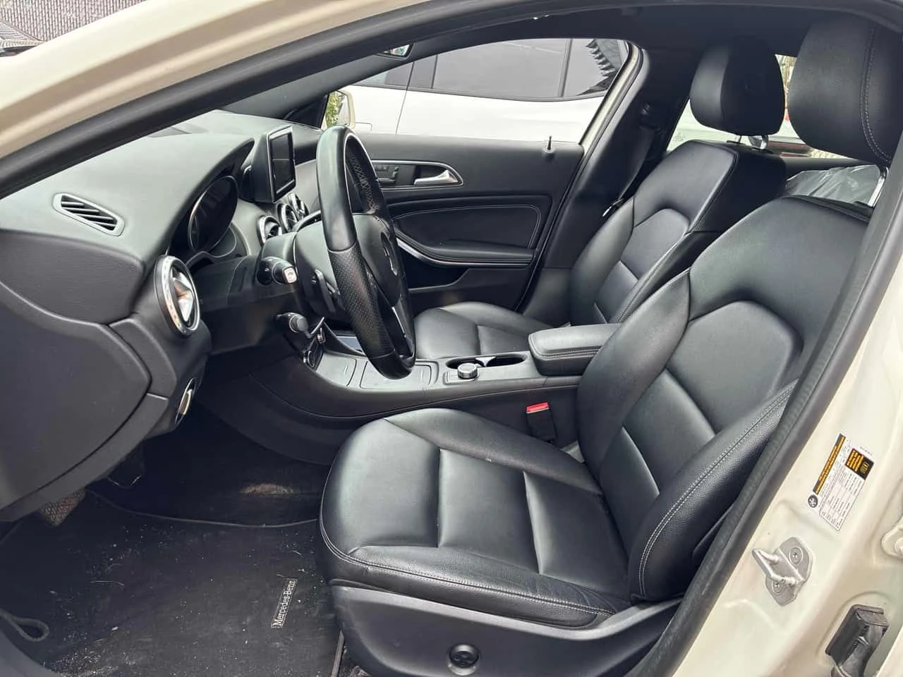Mercedes-Benz GLA 250 4MATIC/ВТОРИ ГУМИ И ДЖАНТИ/ПОДГРЕВИ, снимка 10 - Автомобили и джипове - 55226324