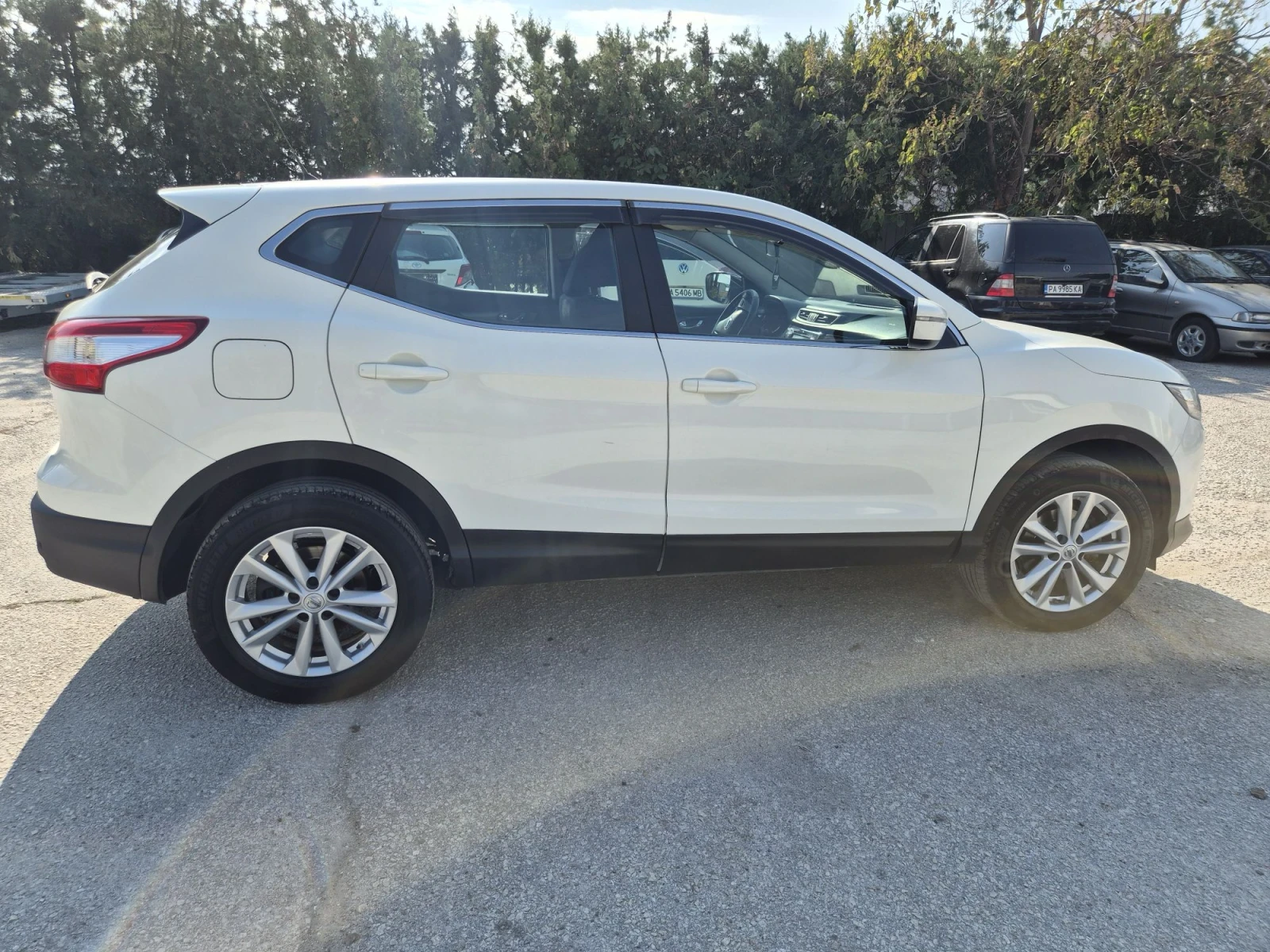 Nissan Qashqai 1.5 DCI, снимка 6 - Автомобили и джипове - 56685925