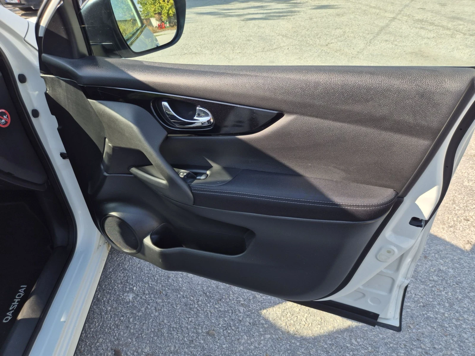 Nissan Qashqai 1.5 DCI, снимка 10 - Автомобили и джипове - 56685925