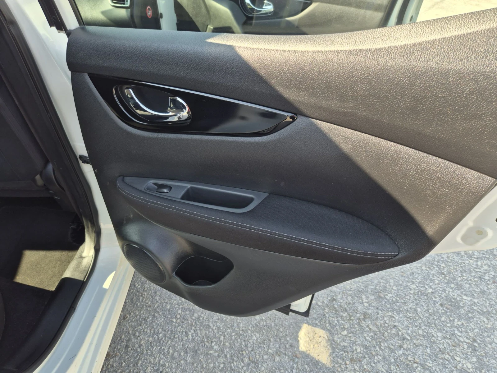 Nissan Qashqai 1.5 DCI, снимка 11 - Автомобили и джипове - 56685925
