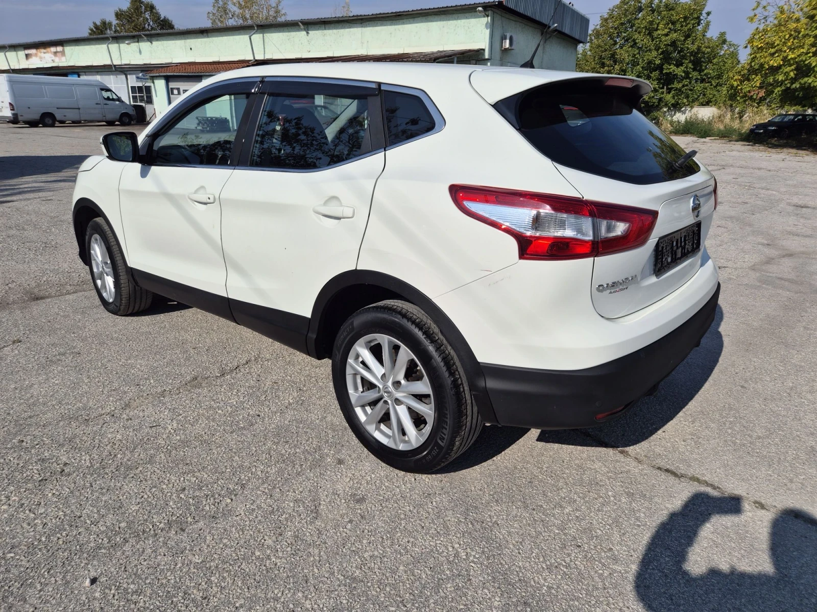 Nissan Qashqai 1.5 DCI, снимка 3 - Автомобили и джипове - 56685925