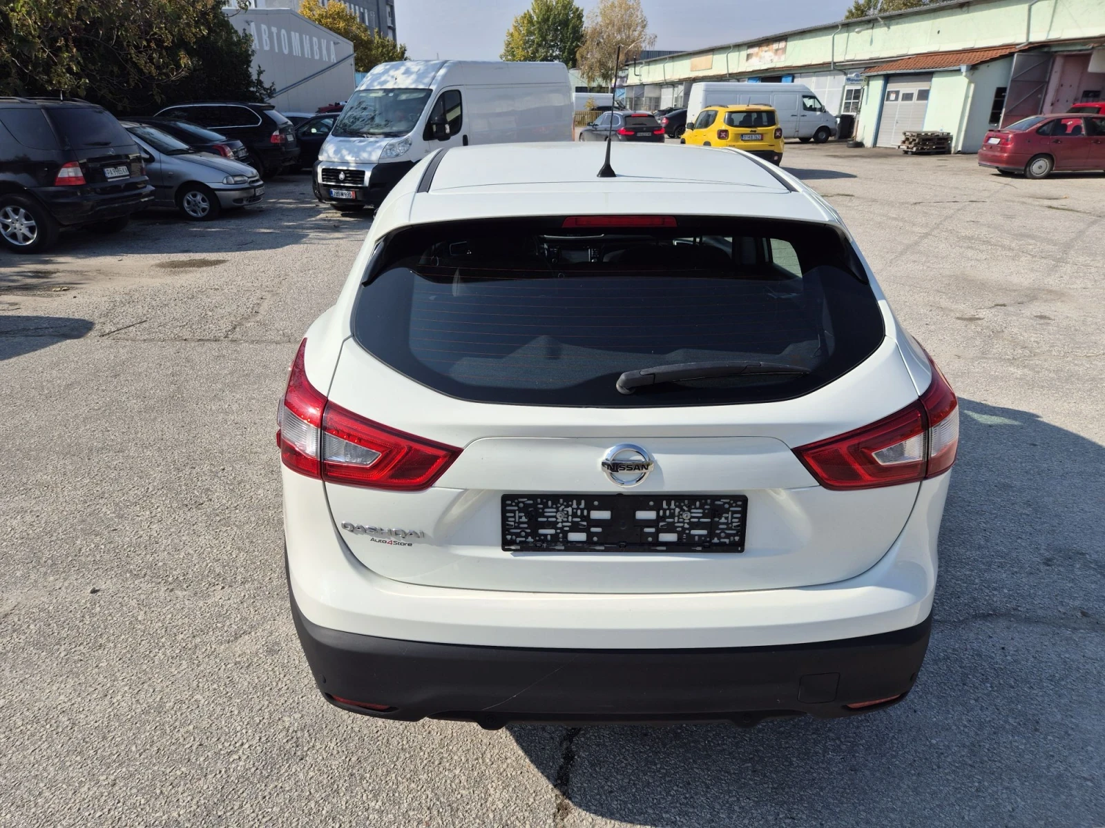 Nissan Qashqai 1.5 DCI, снимка 4 - Автомобили и джипове - 56685925