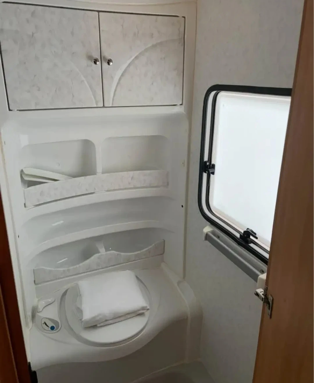 Каравана Hobby, снимка 11 - Каравани и кемпери - 55074550