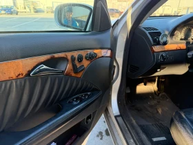 Mercedes-Benz E 270, снимка 12 - Автомобили и джипове - 53665949