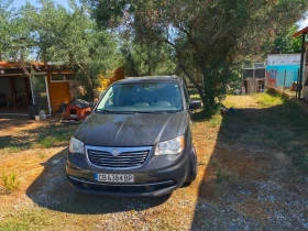 Lancia Voyager 