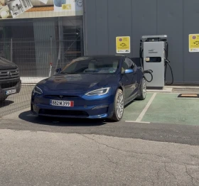 Tesla Model S 