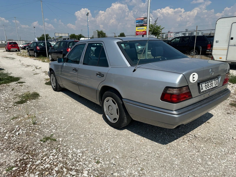 Mercedes-Benz E 300 Автомат, снимка 3 - Автомобили и джипове - 46727742