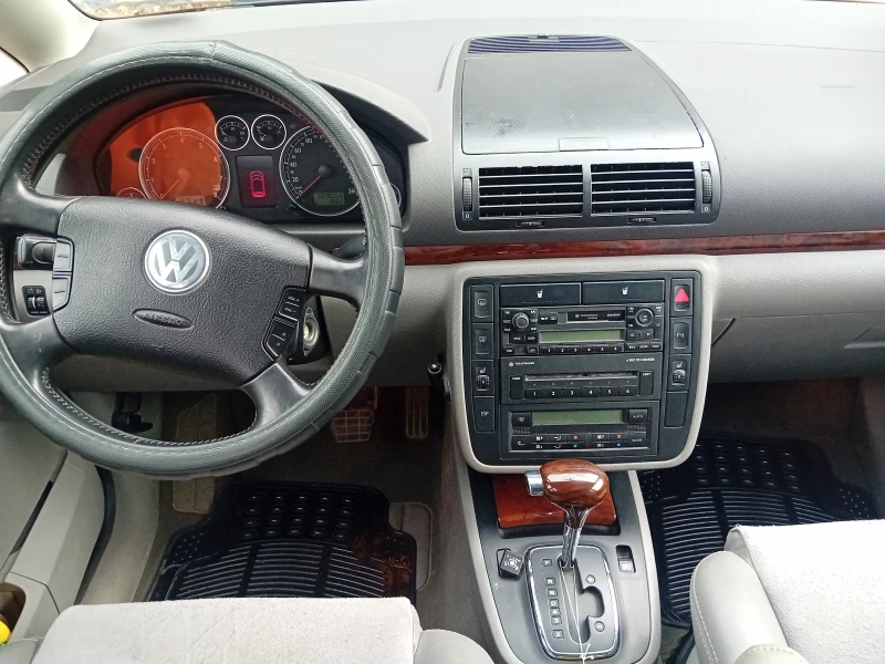 VW Sharan 1.8 T LPG, снимка 11 - Автомобили и джипове - 49469596