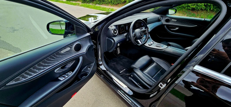 Mercedes-Benz E 220 AMG 4Matic, снимка 10 - Автомобили и джипове - 50008957
