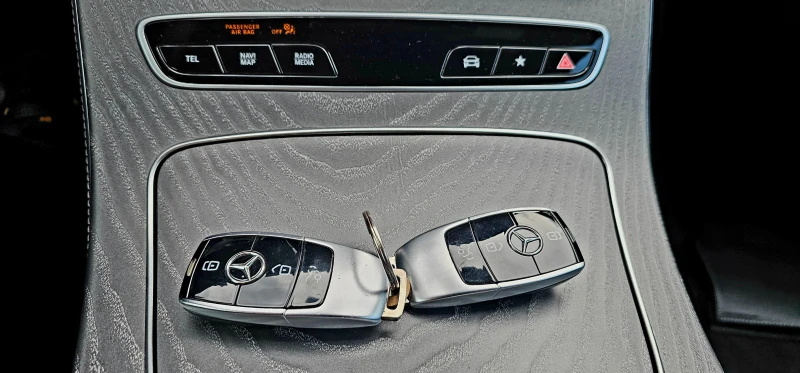 Mercedes-Benz E 220 AMG 4Matic, снимка 12 - Автомобили и джипове - 50008957