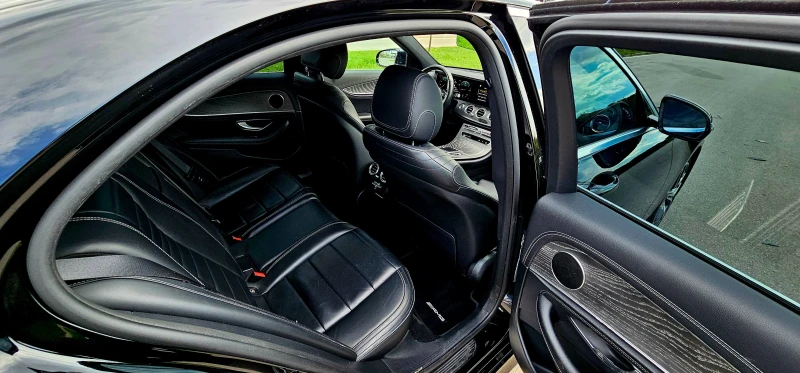 Mercedes-Benz E 220 AMG 4Matic, снимка 8 - Автомобили и джипове - 50008957