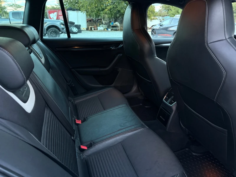 Skoda Octavia VRS 2.0TDi ОБСЛУЖЕНА ! , снимка 11 - Автомобили и джипове - 52050318