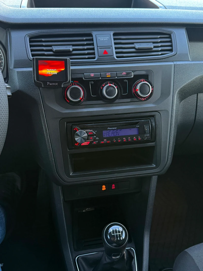 VW Caddy 2.0TDi 122к.с * 4-Motion* * Климатик* * Дистроник*, снимка 14 - Автомобили и джипове - 52226178