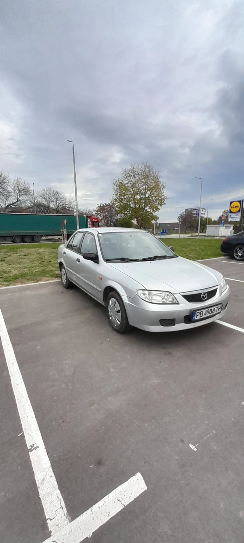 Mazda 323 1.3, снимка 2 - Автомобили и джипове - 52504797