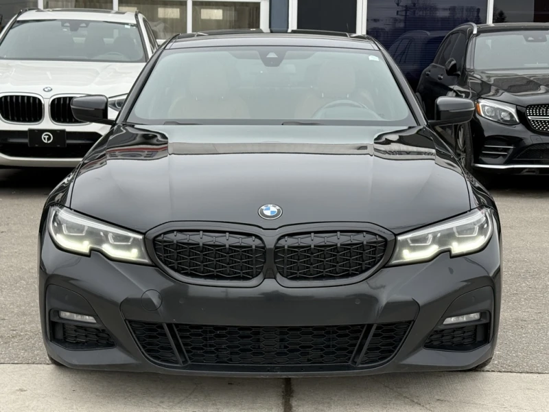 BMW 330 M Sport Package/PANO/Keyless/NAVI/FULL Loaded, снимка 3 - Автомобили и джипове - 53102596