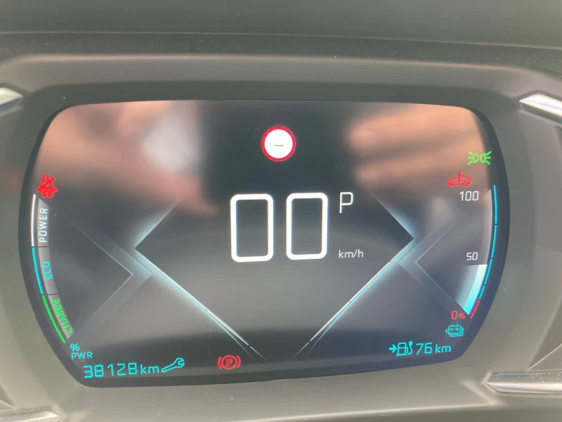 DS DS 3 E-TENSE/136HP/PERFORMANCE/HUD/CAM/LED/819g, снимка 6 - Автомобили и джипове - 53600284