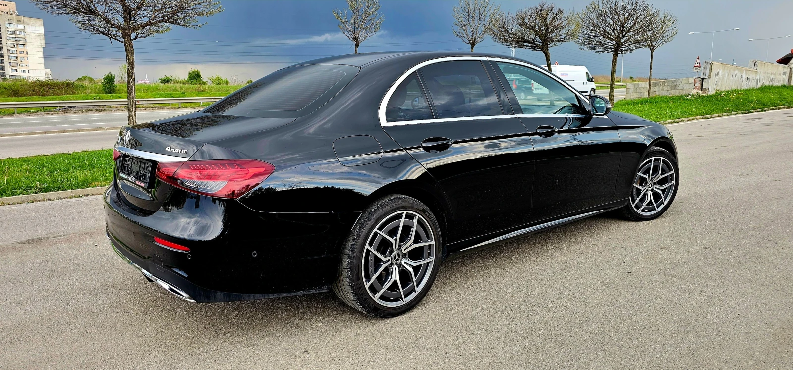 Mercedes-Benz E 220 AMG 4Matic - изображение 4