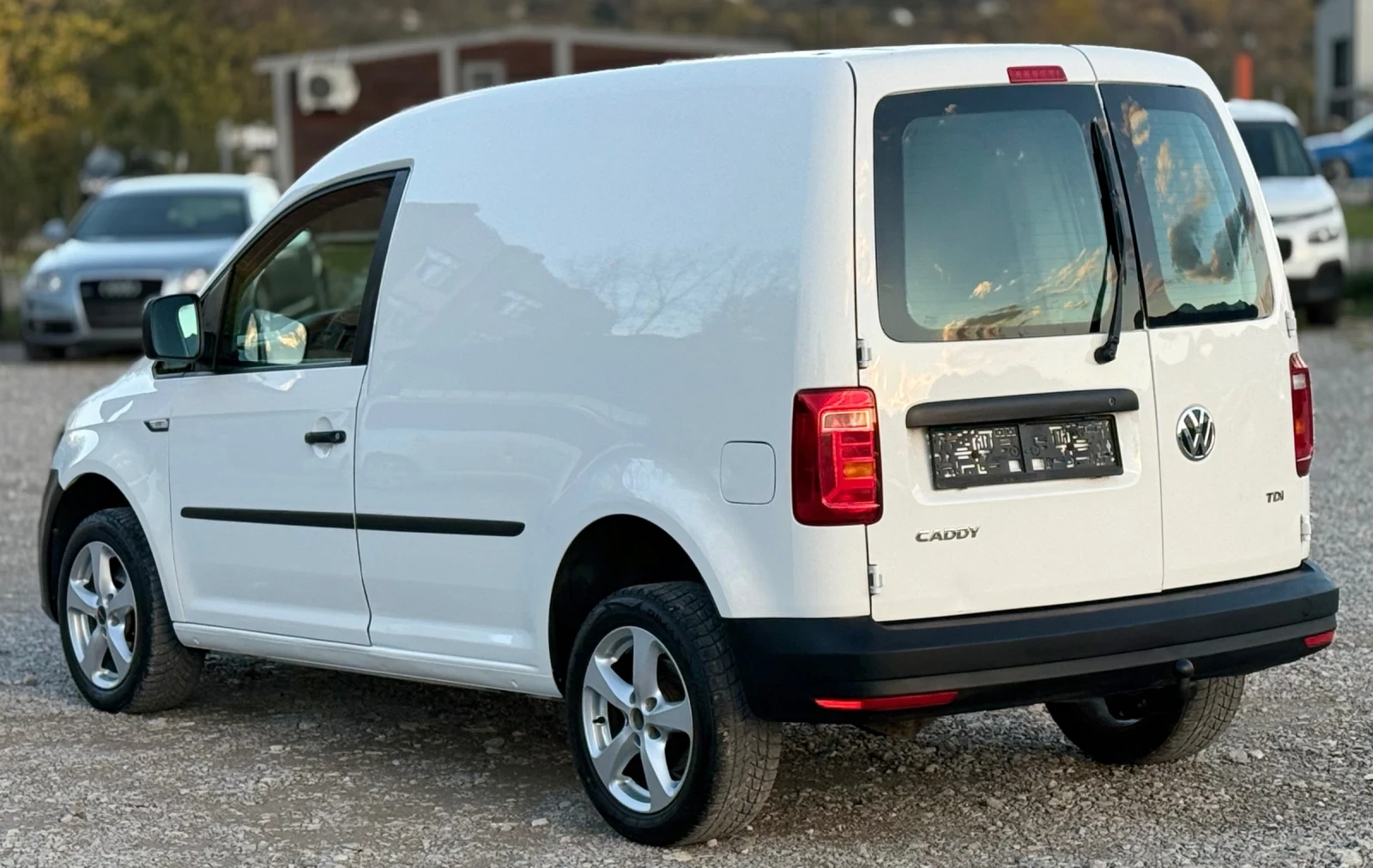 VW Caddy 2.0TDi 122к.с * 4-Motion* * Климатик* * Дистроник* - изображение 4