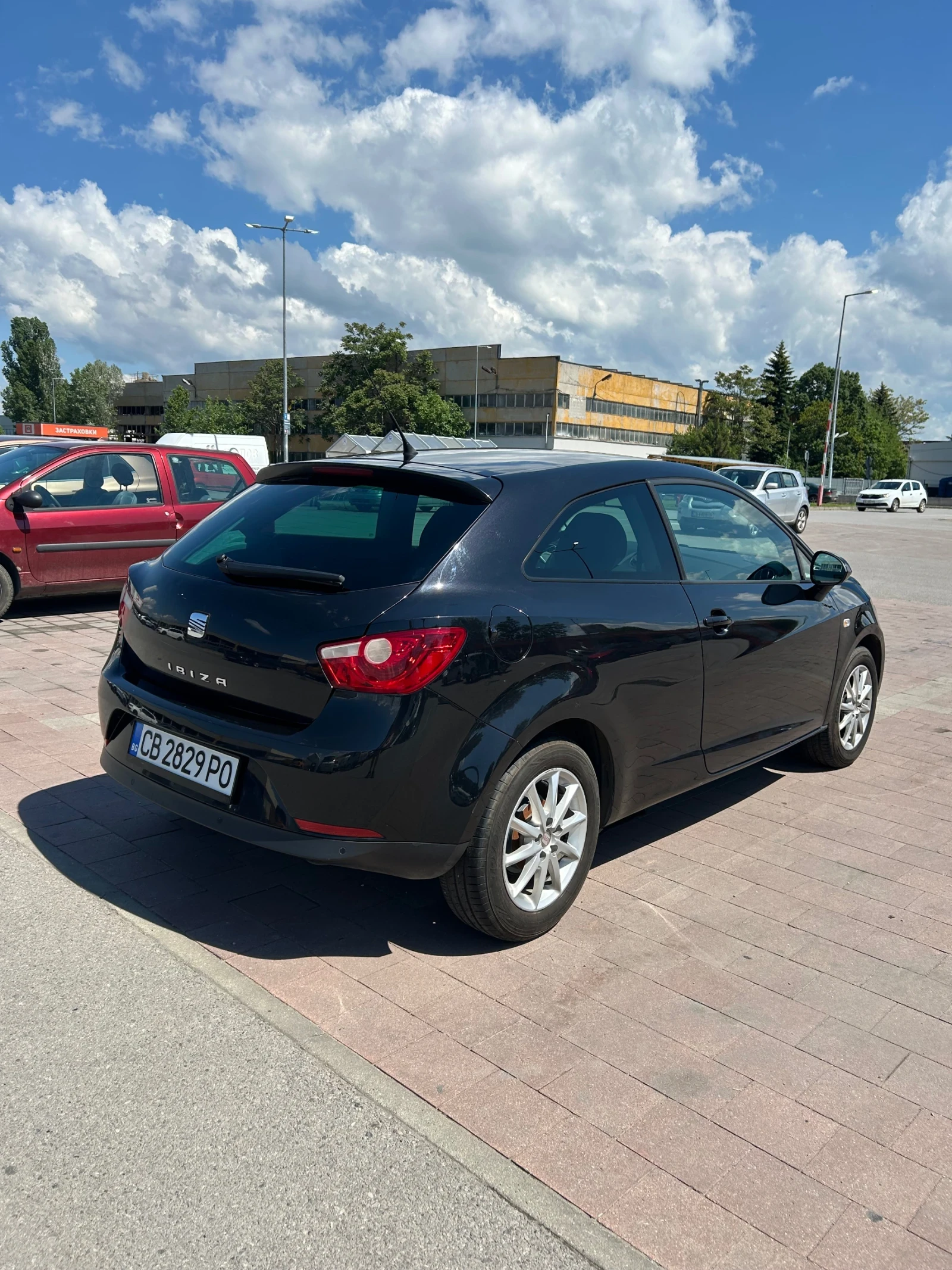 Seat Ibiza 1.4i / Парктроник / Подгрев, снимка 3 - Автомобили и джипове - 53913640