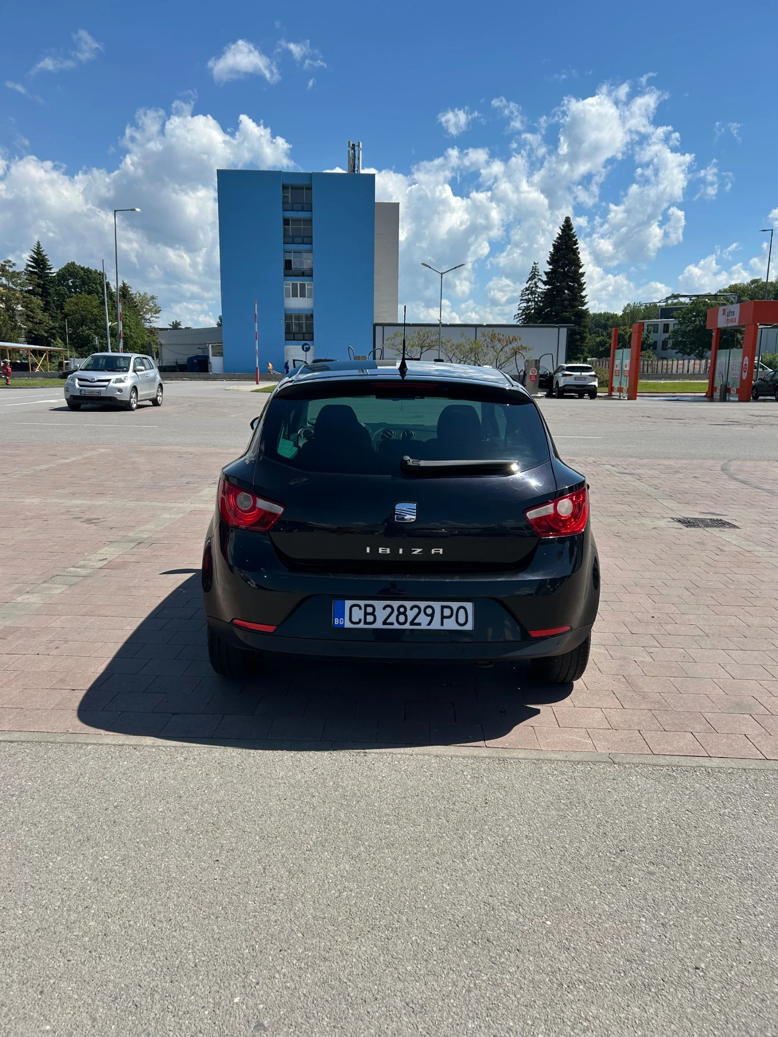 Seat Ibiza 1.4i / Парктроник / Подгрев, снимка 4 - Автомобили и джипове - 53913640