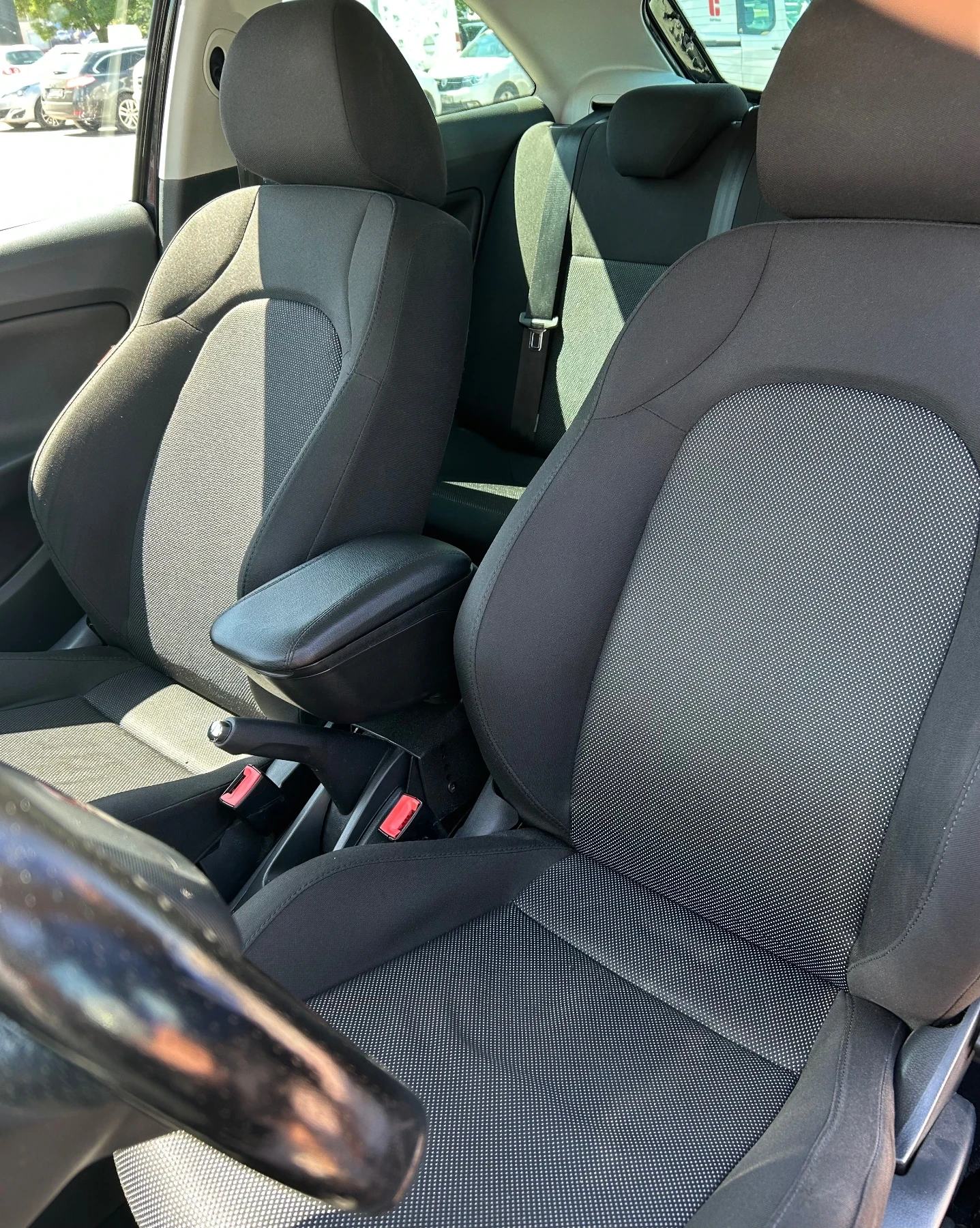 Seat Ibiza 1.4i / Парктроник / Подгрев, снимка 7 - Автомобили и джипове - 53913640