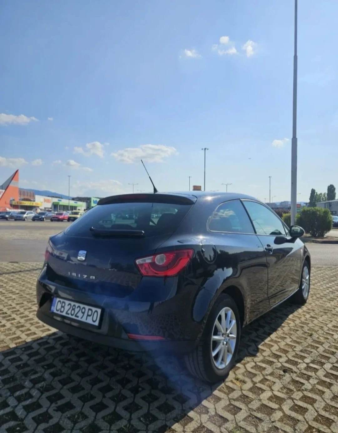 Seat Ibiza 1.4i / Парктроник / Подгрев, снимка 3 - Автомобили и джипове - 53913640