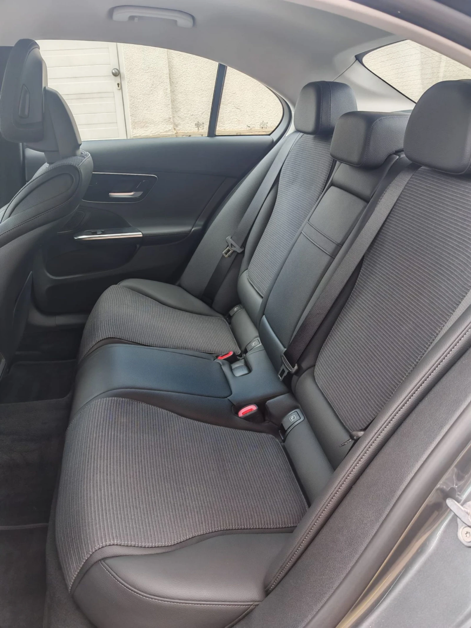 Mercedes-Benz C 220 17 000км, снимка 14 - Автомобили и джипове - 55400626