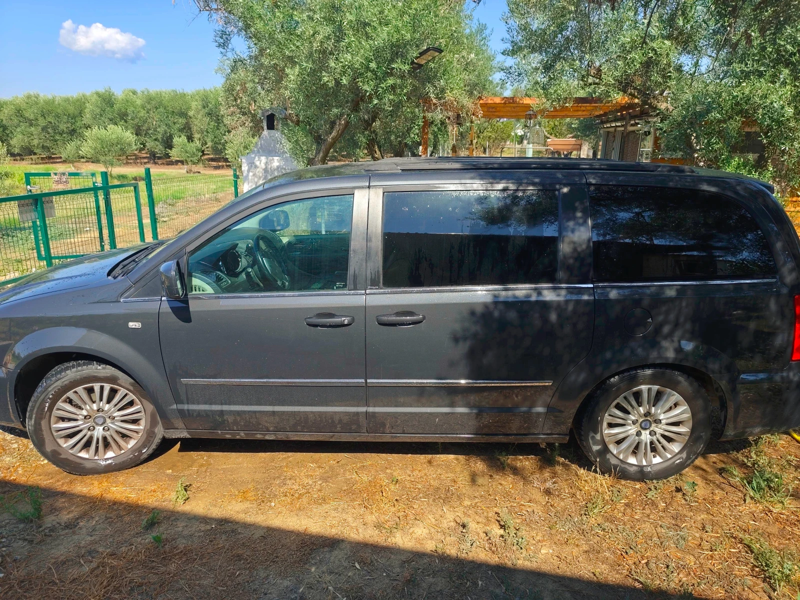 Lancia Voyager, снимка 3 - Автомобили и джипове - 55418240