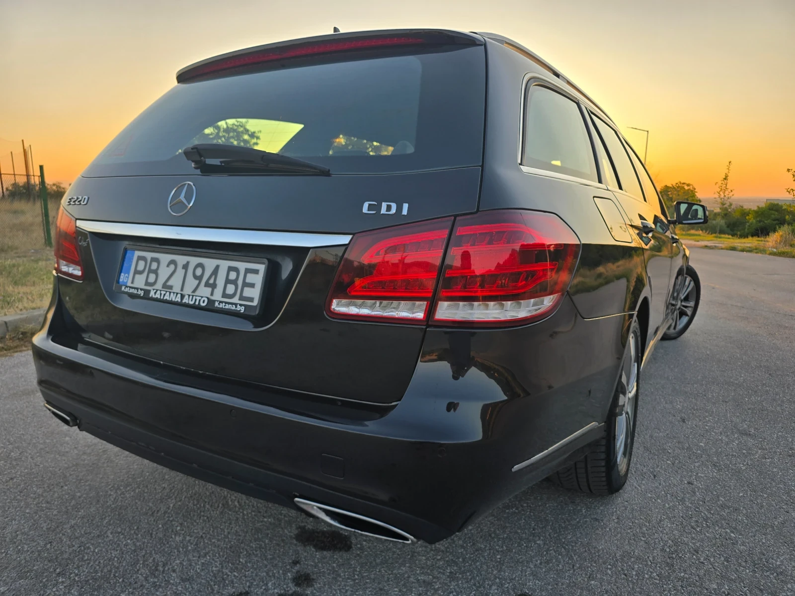 Mercedes-Benz E 220, снимка 4 - Автомобили и джипове - 55647418